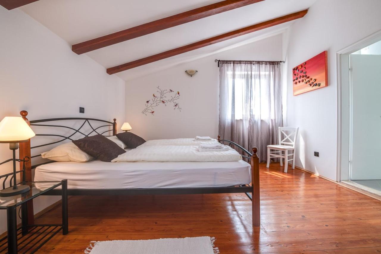 Villa Tanga Ровин Екстериор снимка