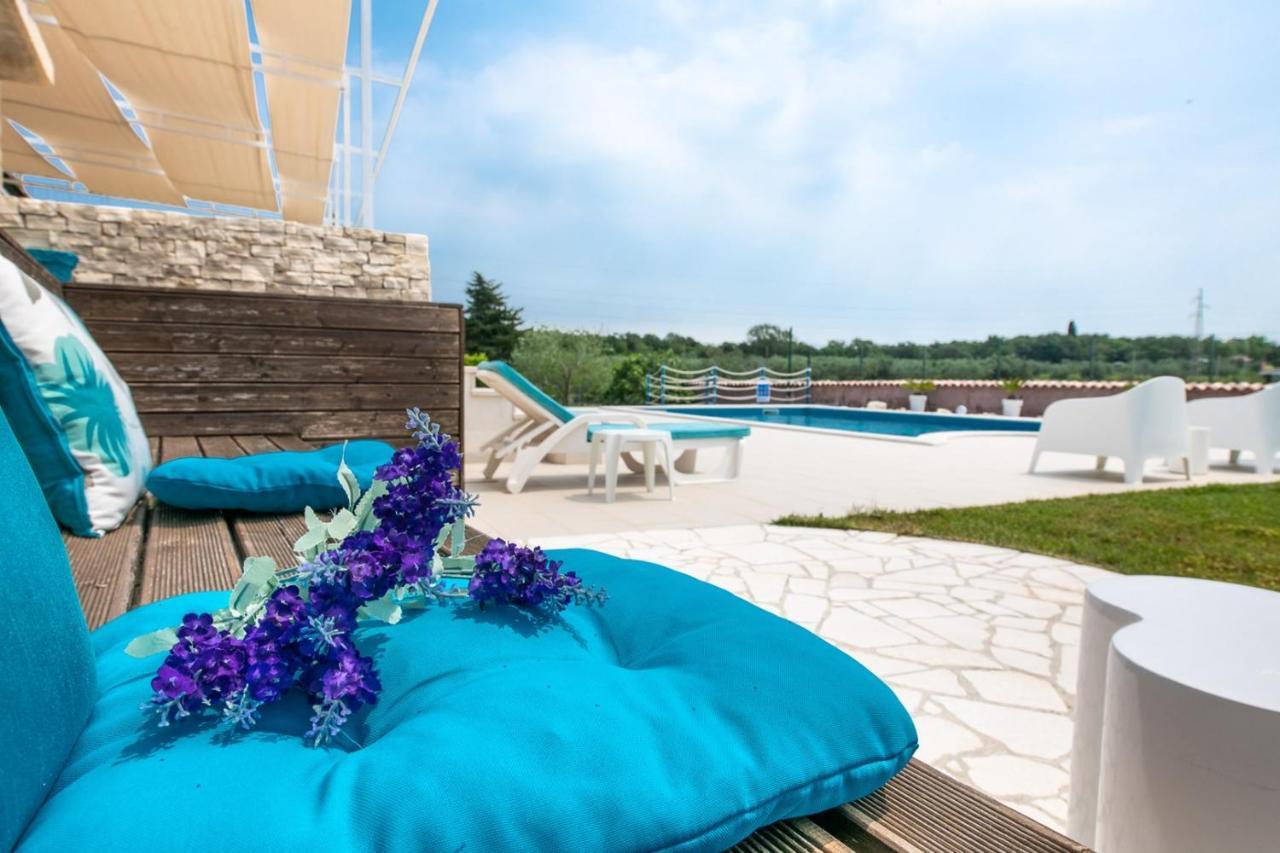 Villa Tanga Ровин Екстериор снимка