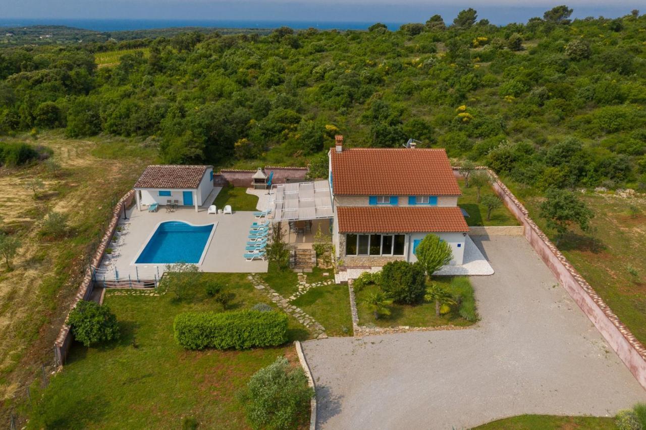 Villa Tanga Ровин Екстериор снимка