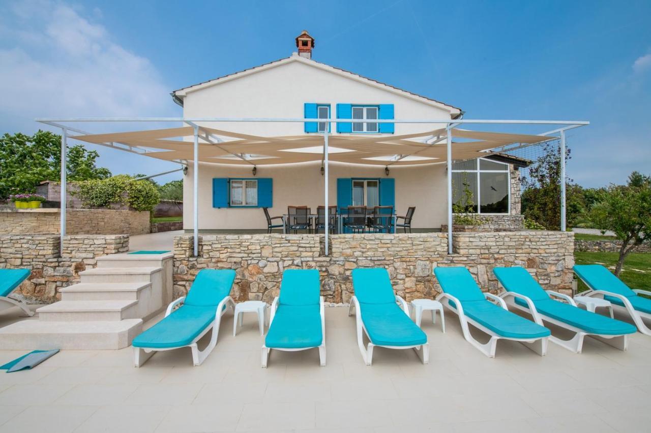 Villa Tanga Ровин Екстериор снимка