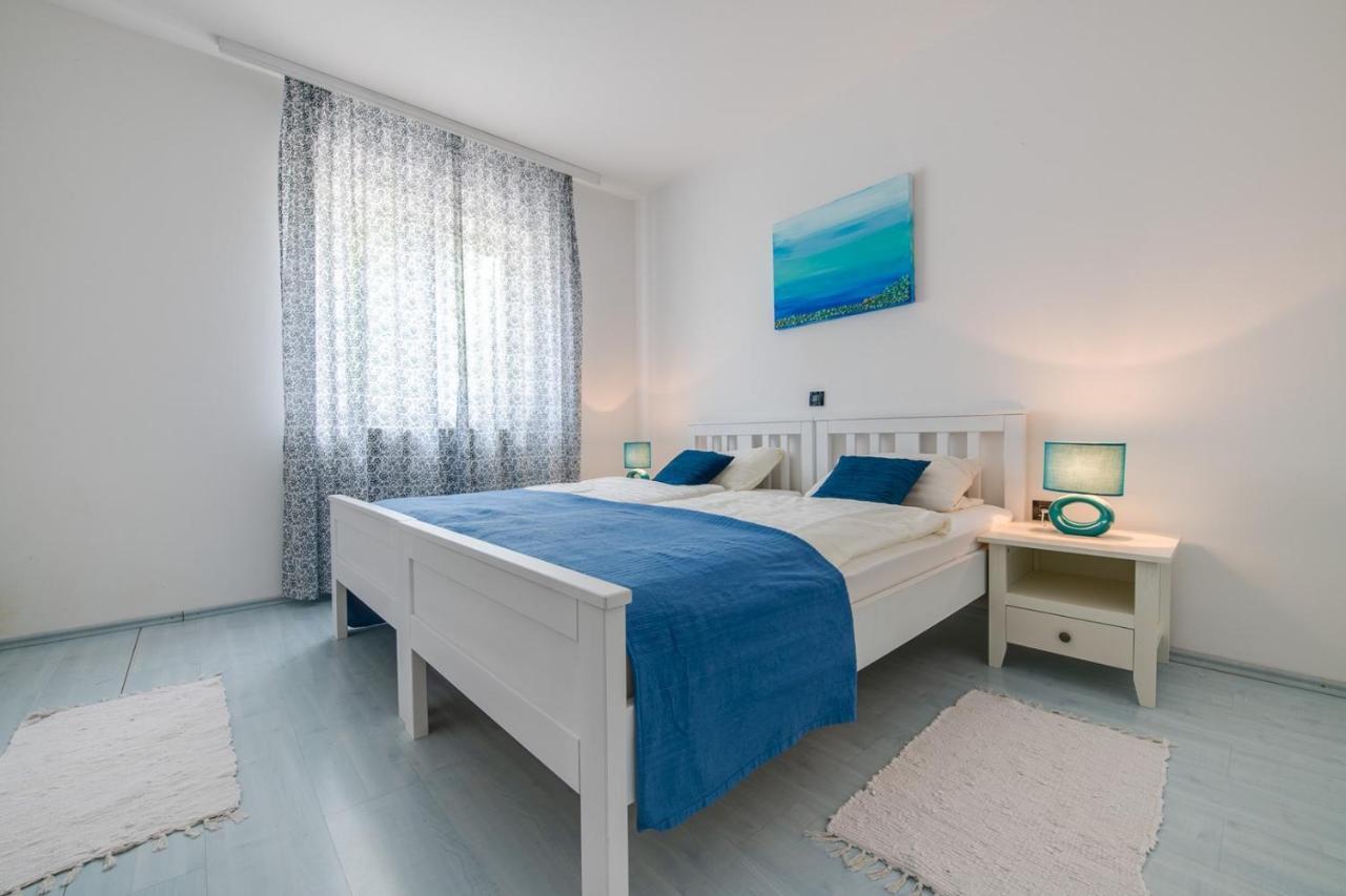 Villa Tanga Ровин Екстериор снимка