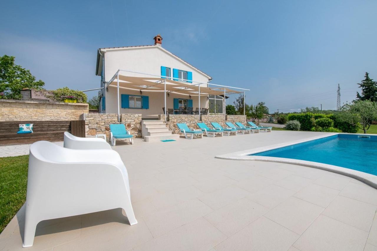 Villa Tanga Ровин Екстериор снимка