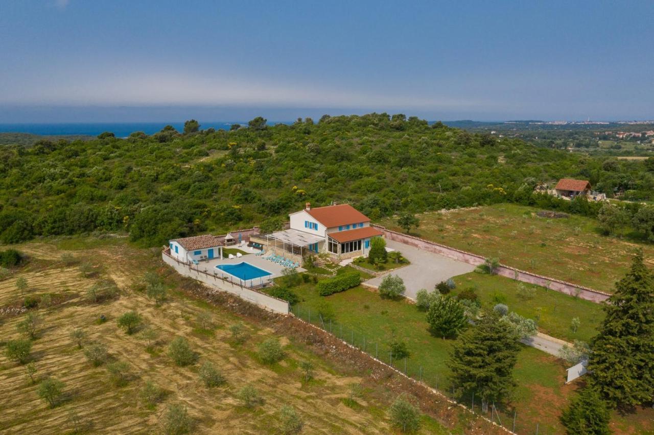 Villa Tanga Ровин Екстериор снимка