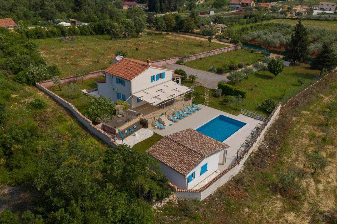 Villa Tanga Ровин Екстериор снимка