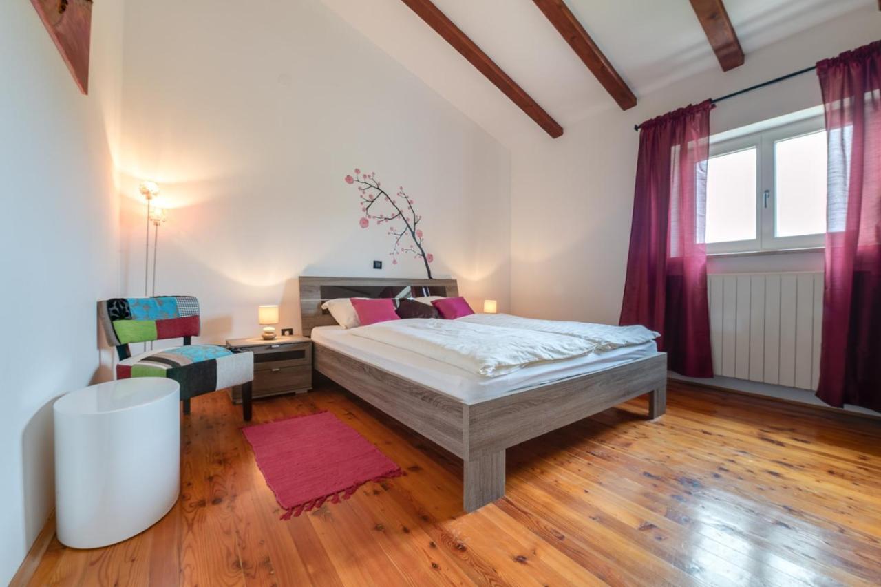 Villa Tanga Ровин Екстериор снимка
